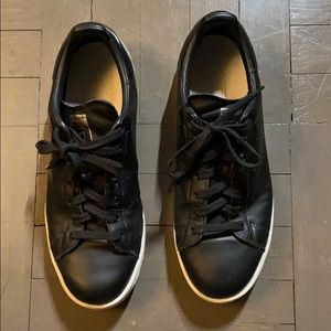 Good condition black Stan Smith’s — size 10.5